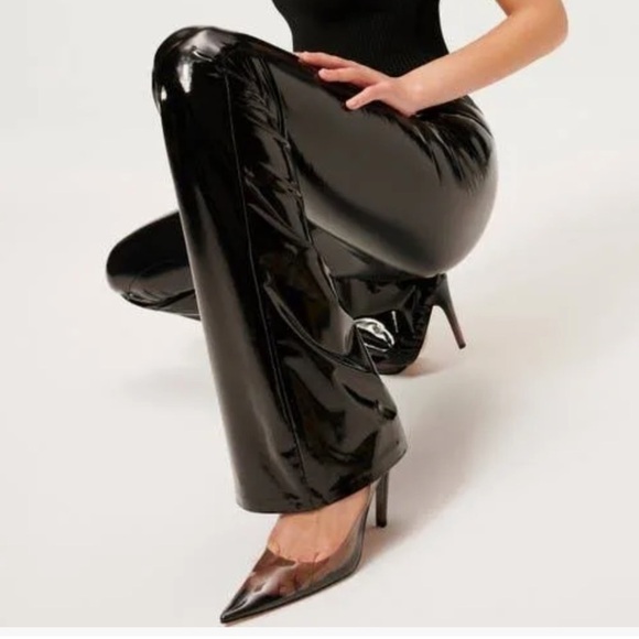 NEW! Good American pull on Glossy Black liquid vinyl Flare Pants - Picture 5 of 14
